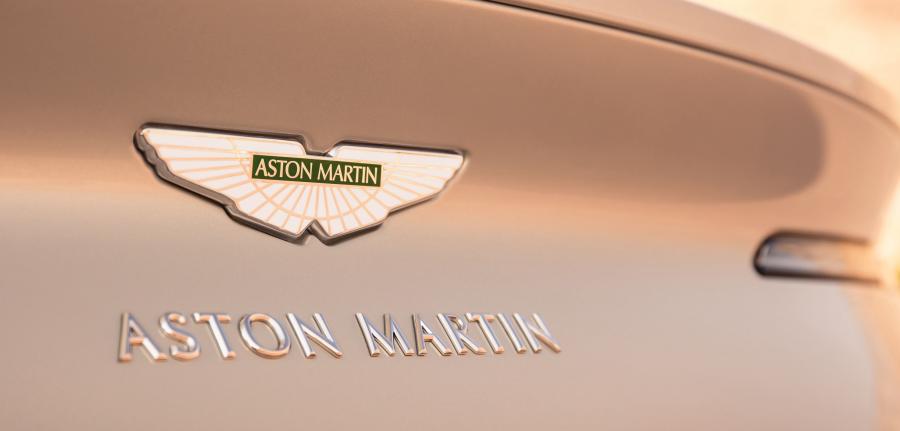 Логотип Aston Martin DB11 V8 Volante 2018 года  (WW) (фото 7 из 54)
